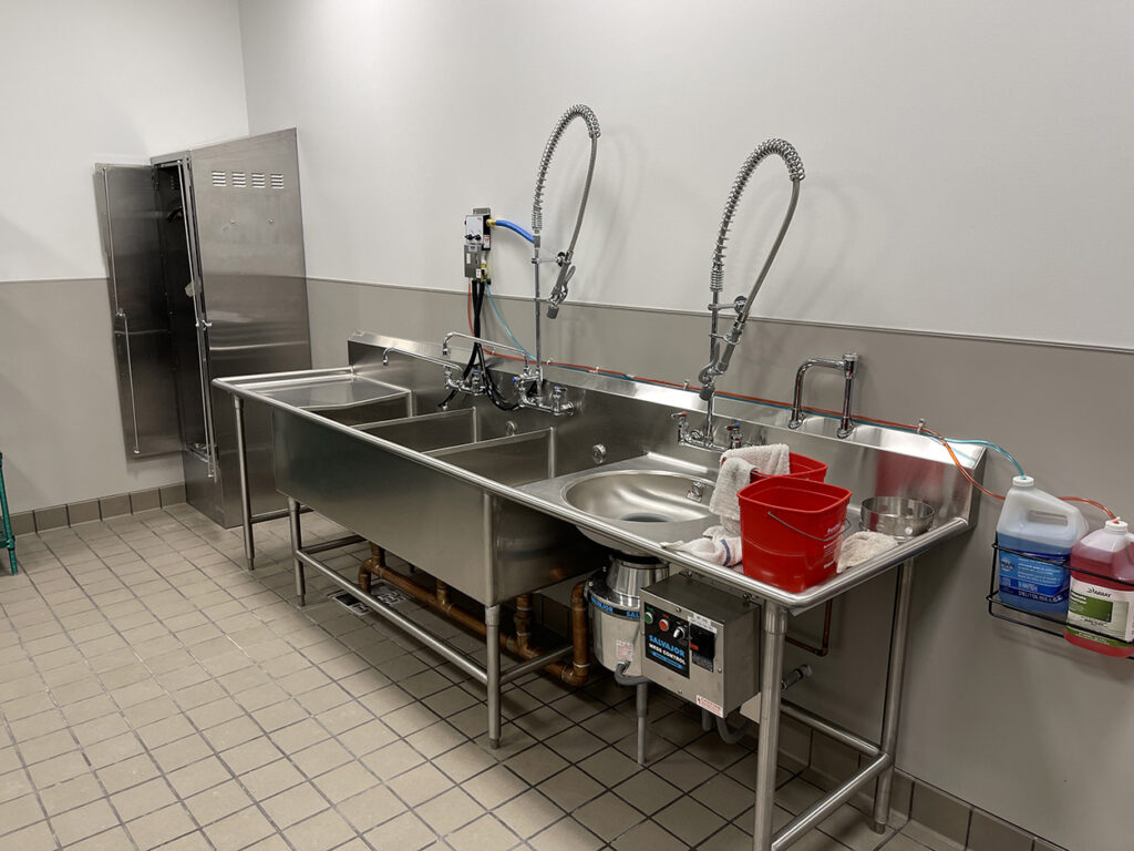 3-compartment-commercial-sink