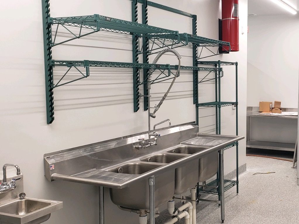 Restaurant-Wire-Shelving-e1620159752955